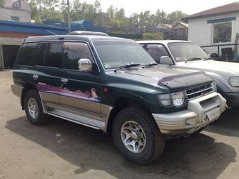 1998 Mitsubishi Pajero Photos