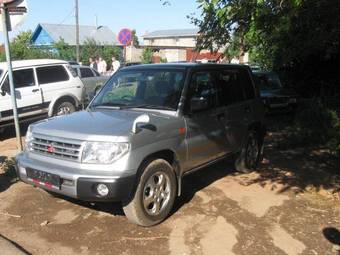1998 Mitsubishi Pajero Pictures