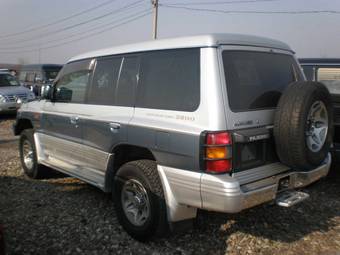 1998 Mitsubishi Pajero Pictures