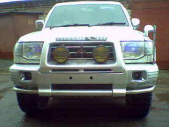 1998 Mitsubishi Pajero Pictures