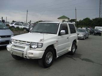 1998 Mitsubishi Pajero Photos