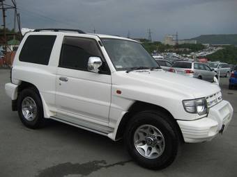 1998 Mitsubishi Pajero Pictures