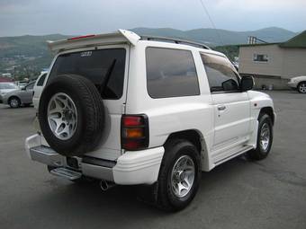 1998 Mitsubishi Pajero Photos