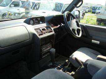 1998 Mitsubishi Pajero Pictures