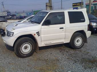 1998 Mitsubishi Pajero Photos