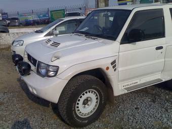 1998 Mitsubishi Pajero Pictures