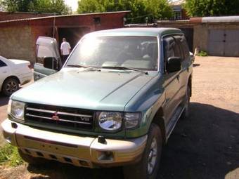 1998 Mitsubishi Pajero Photos