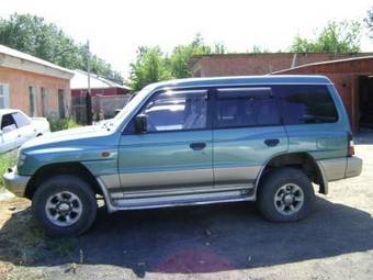1998 Mitsubishi Pajero Photos
