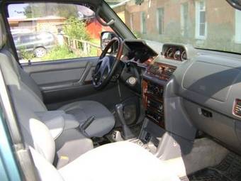 1998 Mitsubishi Pajero Pictures