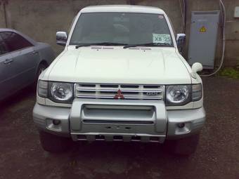 1998 Mitsubishi Pajero Photos