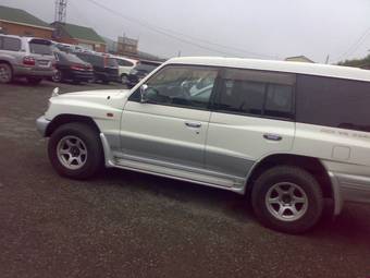 1998 Mitsubishi Pajero Photos