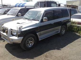 1998 Mitsubishi Pajero Pictures