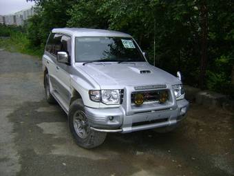 1998 Mitsubishi Pajero Photos