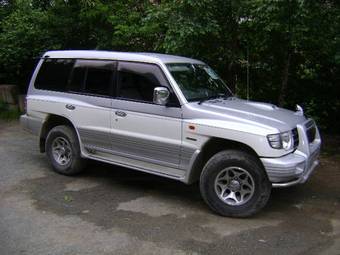 1998 Mitsubishi Pajero Photos
