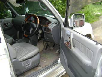 1998 Mitsubishi Pajero Photos