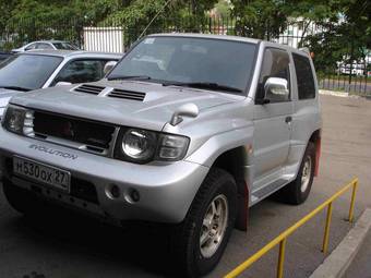 1998 Mitsubishi Pajero Pictures