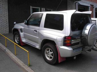 1998 Mitsubishi Pajero Photos