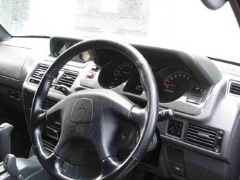 1998 Mitsubishi Pajero Pictures