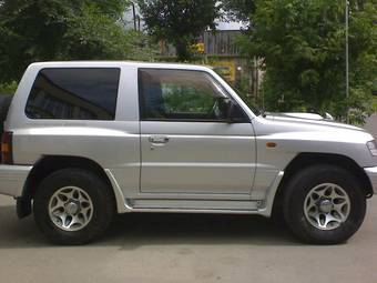 1998 Mitsubishi Pajero Photos