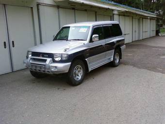 1998 Mitsubishi Pajero Pictures