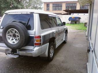 1998 Mitsubishi Pajero Photos