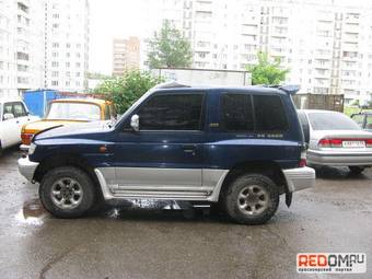 1998 Mitsubishi Pajero Pictures