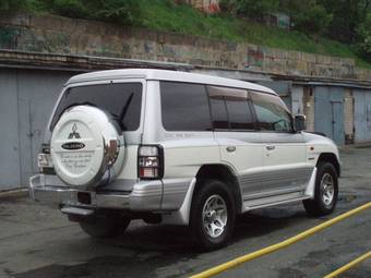 1998 Mitsubishi Pajero Pictures
