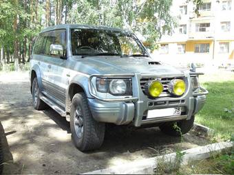 1998 Mitsubishi Pajero Photos