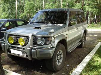 1998 Mitsubishi Pajero Pictures