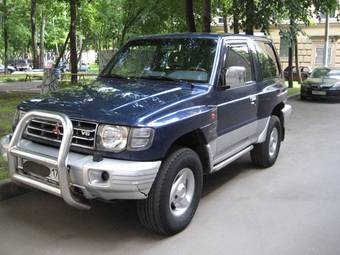 1998 Mitsubishi Pajero Pictures