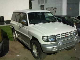 1998 Mitsubishi Pajero Photos