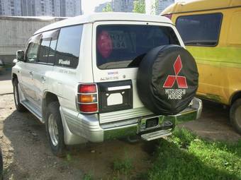 1998 Mitsubishi Pajero Photos