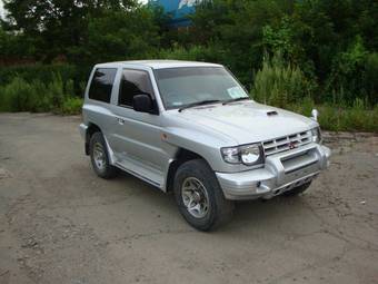 1998 Mitsubishi Pajero Photos