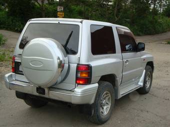 1998 Mitsubishi Pajero Pictures