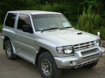 1998 Mitsubishi Pajero Photos
