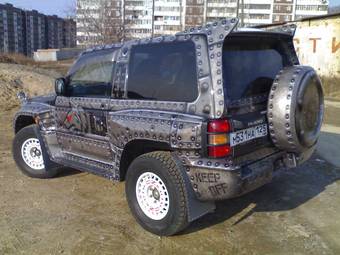 1998 Mitsubishi Pajero Photos