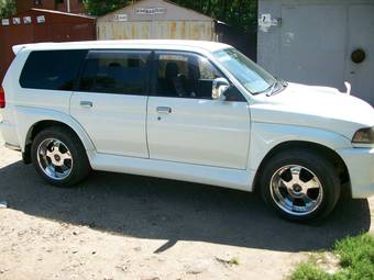 1998 Mitsubishi Pajero Photos
