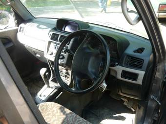 1998 Mitsubishi Pajero Pictures