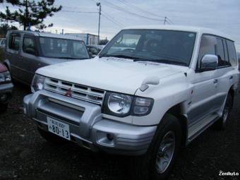 1998 Mitsubishi Pajero Photos