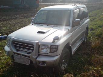 1998 Mitsubishi Pajero Pictures