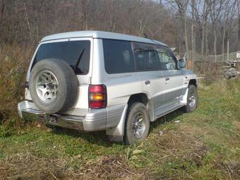 1998 Mitsubishi Pajero Photos