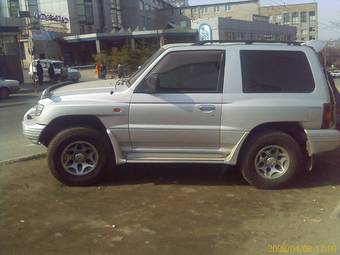 1998 Mitsubishi Pajero Photos