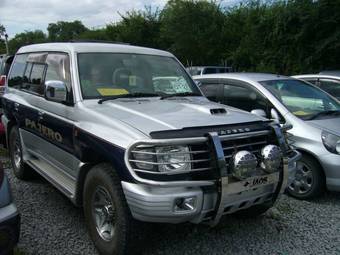 1998 Mitsubishi Pajero Photos