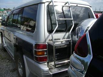 1998 Mitsubishi Pajero Photos