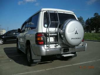 1998 Mitsubishi Pajero Pictures