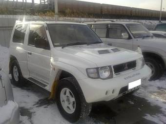 1998 Mitsubishi Pajero Pictures