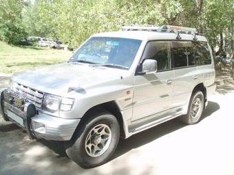 1998 Mitsubishi Pajero Pictures