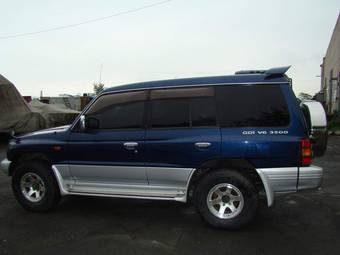 1998 Mitsubishi Pajero Photos