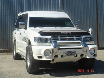 1998 Mitsubishi Pajero Photos