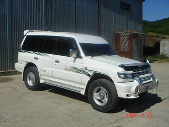 1998 Mitsubishi Pajero Pictures